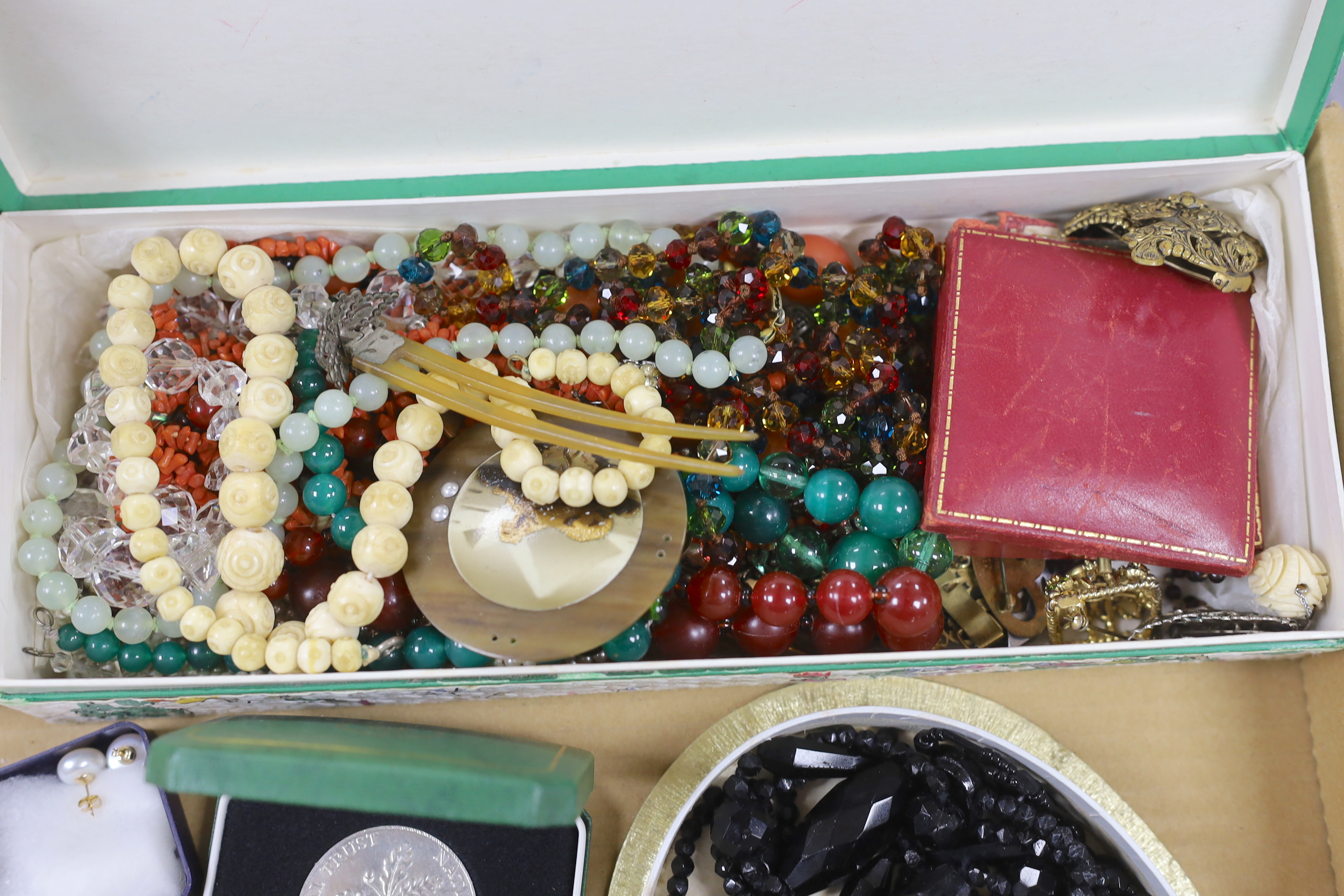 A collection of assorted jewellery, including French jet, banded agate and malachite beads, paste set jewellery, other costume jewellery, pair of 375 and cultured pearl ear studs and 925 and other white metal jewellery.